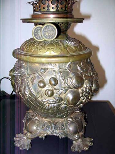 Lamp:Victorian Kerosene Lamp/ Cranberry Globe